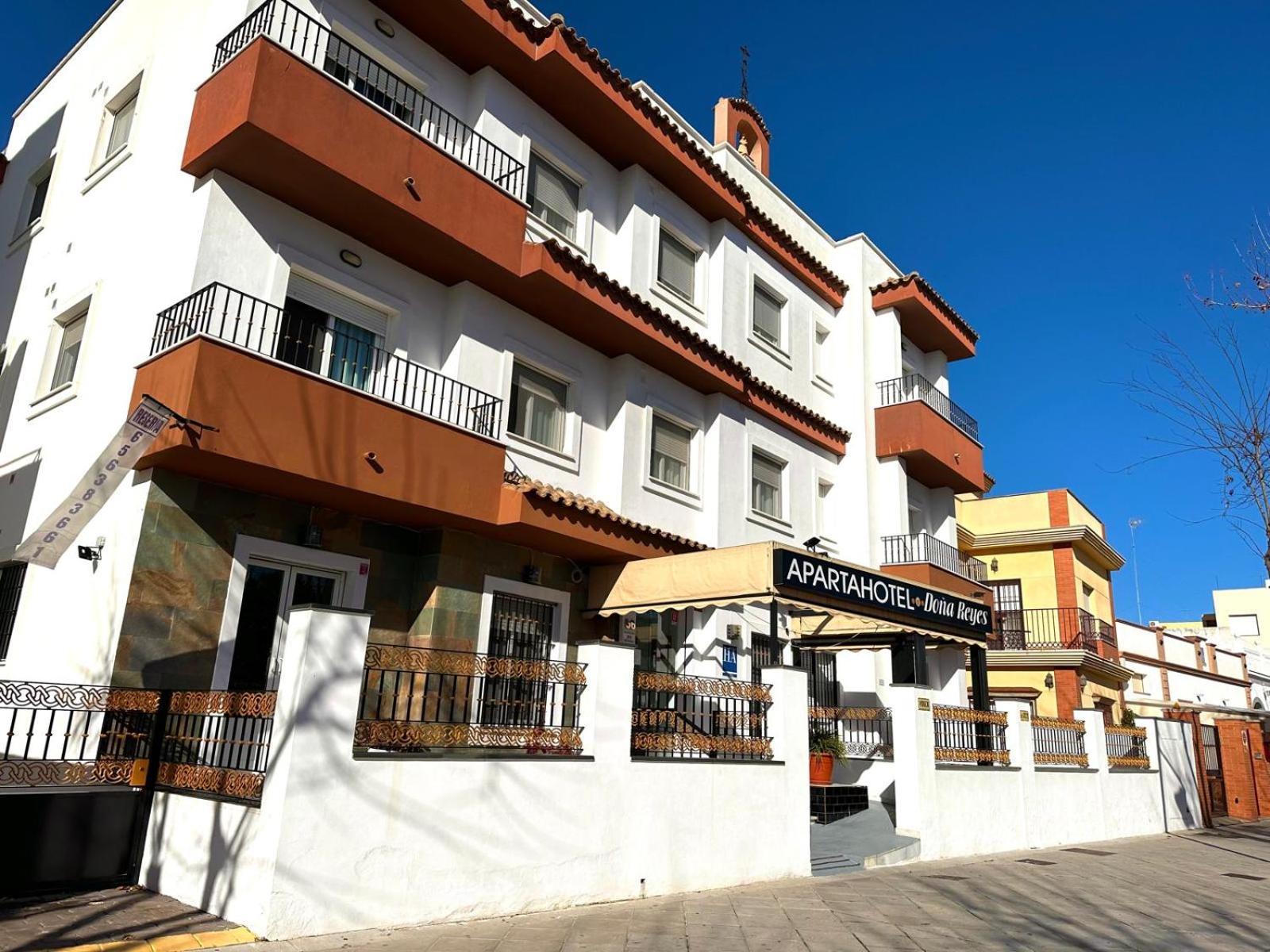 Apartahotel Dona Reyes Чипиона Екстериор снимка